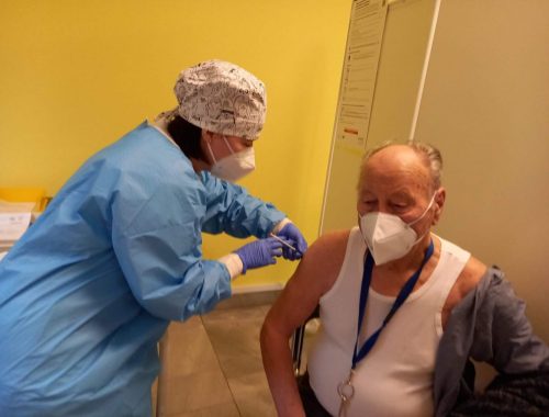 Najstarší zaočkovaný senior v prešovskom vakcinačnom centre má 90 rokov