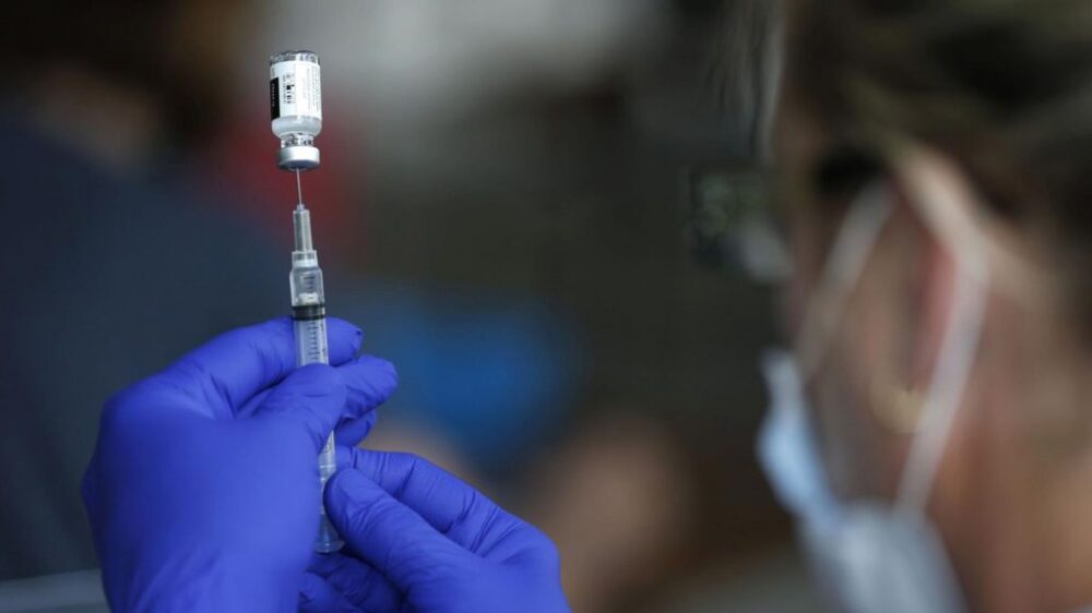 Kraj začína očkovať treťou dávkou vakcíny proti koronavírusu