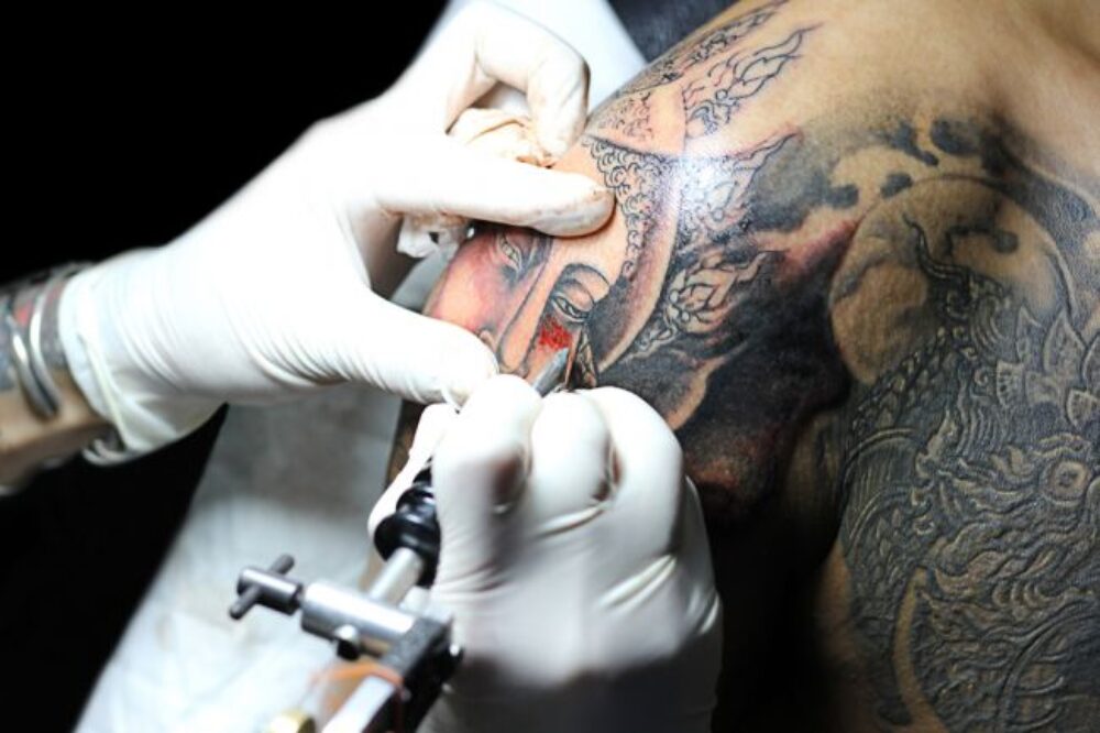 Nové pravidlá pre bezpečnejšie tetovanie v Európskej únii