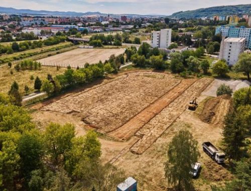 Futbalové ihrisko pri ZŠ Prostějovská bude mať nový umelý trávnik