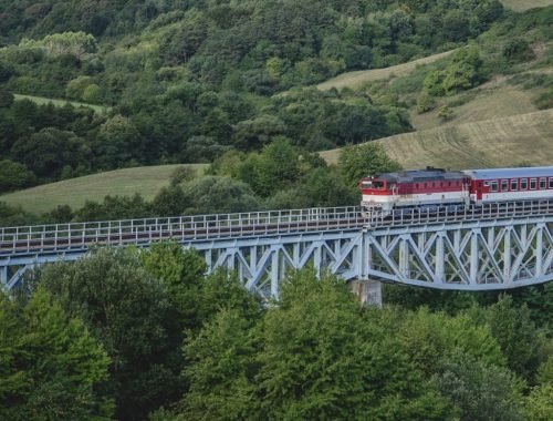 Ľudia sa vracajú do vlakov, leto bolo rekordné