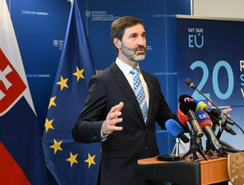 Blanár telefonoval so svojím maďarským kolegom Szijjártóm o porušovaní asociačnej zmluvy Ukrajinou