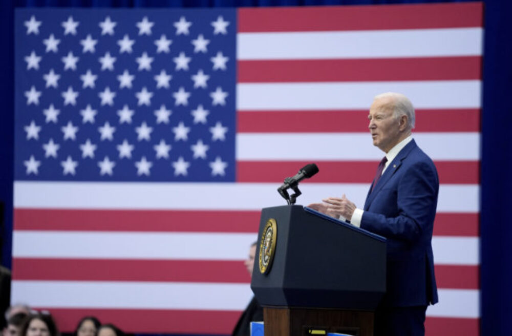 Americký prezident Biden príde do Francúzska na 80. výročie vylodenia spojencov v Normandii