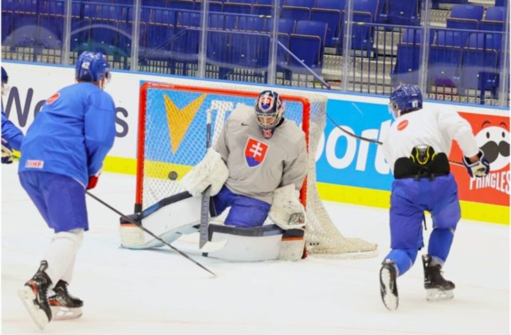 Slovenskí hokejisti absolvovali v Ostrave prvý tréning. Proti Nemcom je to vždy ťažké, hovorí Nemec (video+foto)