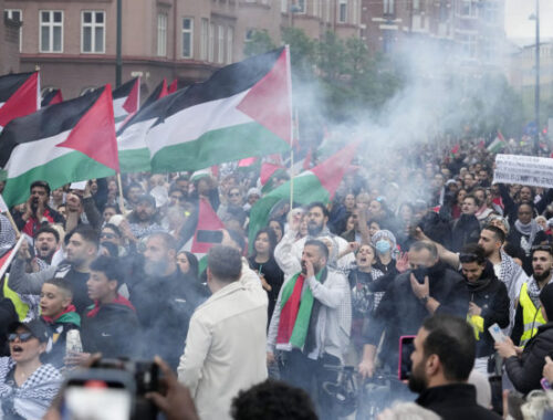 Tisícky propalestínskych demonštrantov protestovali proti účasti Izraela v Eurovízii, pokračovať plánujú aj počas finále súťaže