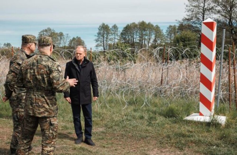 Tusk sľúbil posilnenie ochrany východných hraníc Poľska, Bielorusko obvinil zo zintenzívňovania hybridnej vojny