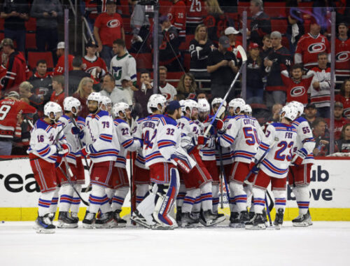 Útočník New Yorku Rangers sa zapísal do histórie, hetrikom zaistil tímu postup do finále Východnej konferencie NHL