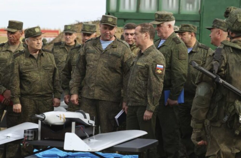Rusko stratilo za uplynulý mesiac viac ako 33-tisíc vojakov, ukrajinskí vojaci zničili aj tri ruské lietadlá a 350 tankov