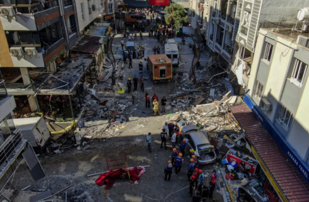 Explózia v reštaurácii v tureckom Izmire si vyžiadala päť obetí, desiatky ľudí utrpeli zranenia