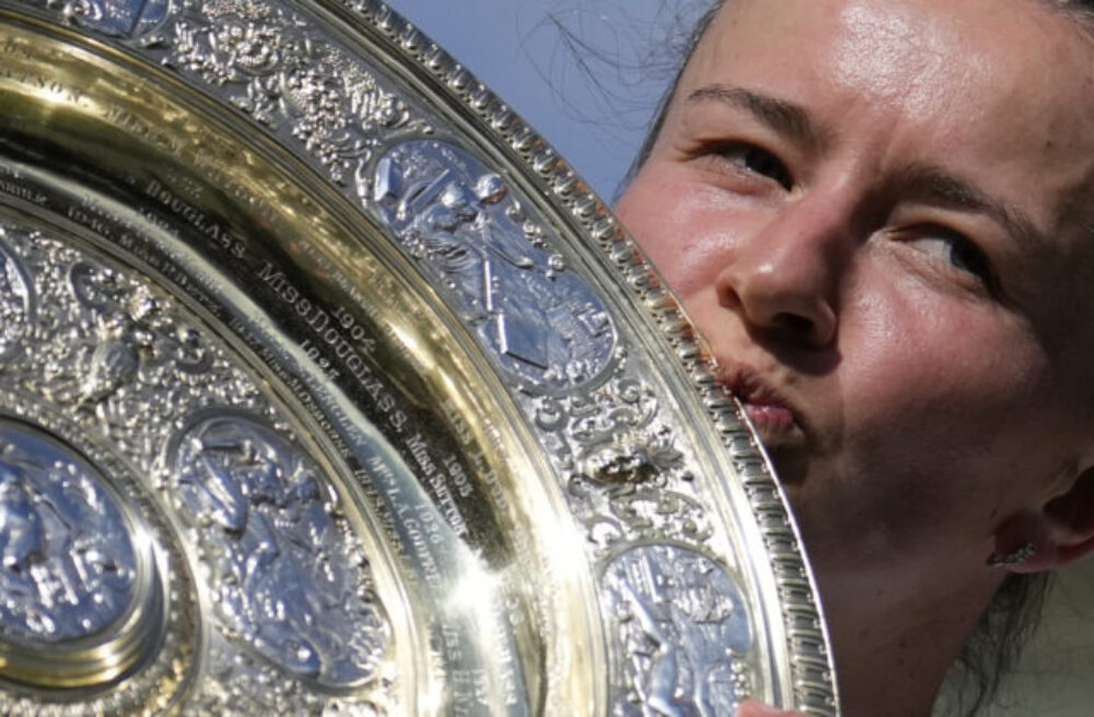 Wimbledonská šampiónka Krejčíková po finálovom triumfe myslela na mentorku Novotnú, ktorá jej pred desaťročím nedovolila zísť z cesty