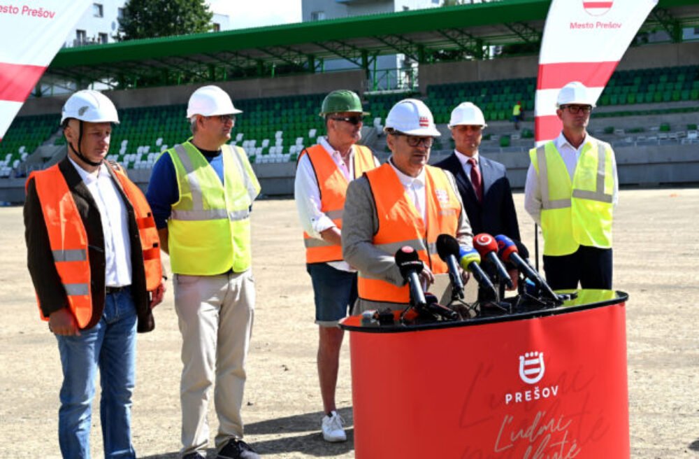 Hrubá stavba Futbal Tatran Arény v Prešove je hotová, práce pokračujú rýchlo a podľa plánu (video+foto)