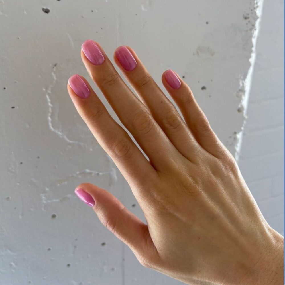 „Bubblegum nails“ nechty dobývajú svet manikúry. Tento štýl je na leto ako zjavenie