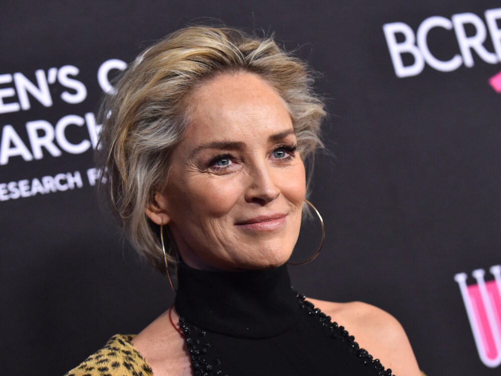 66-ročná Sharon Stone TOPLESS sa chváli svojím maliarskym talentom. Na internet zavesila ODVÁŽNU fotku (FOTO)