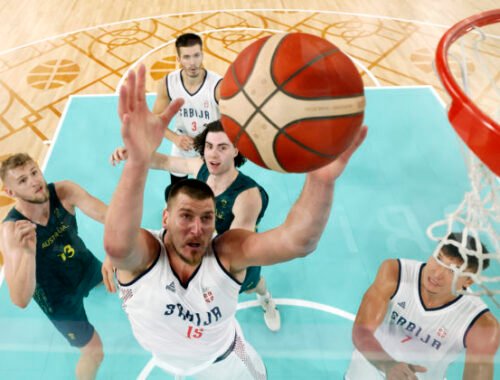 Nikola Jokič je istota basketbalového mužstva. Spoluhráči Micič a Bogdanovič ho chvália ako lídra tímu