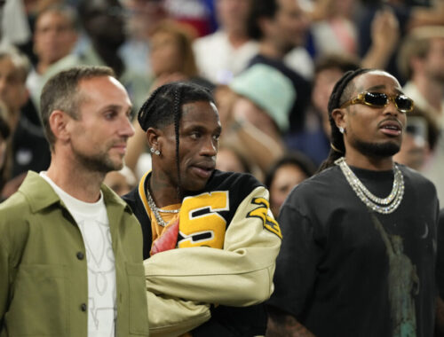 Americký rapper Travis Scott sa v parížskom hoteli dostal do potýčky s ochrankárom a bol zatknutý