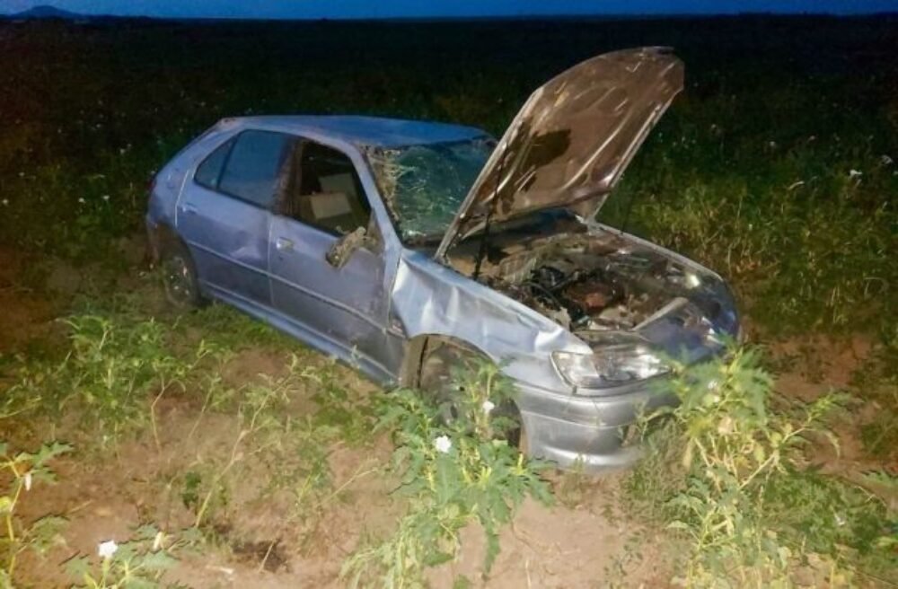 Tragická dopravná nehoda pri Nitre si vyžiadala život 70-ročného vodiča, vypadol z prevracajúceho sa auta (foto)