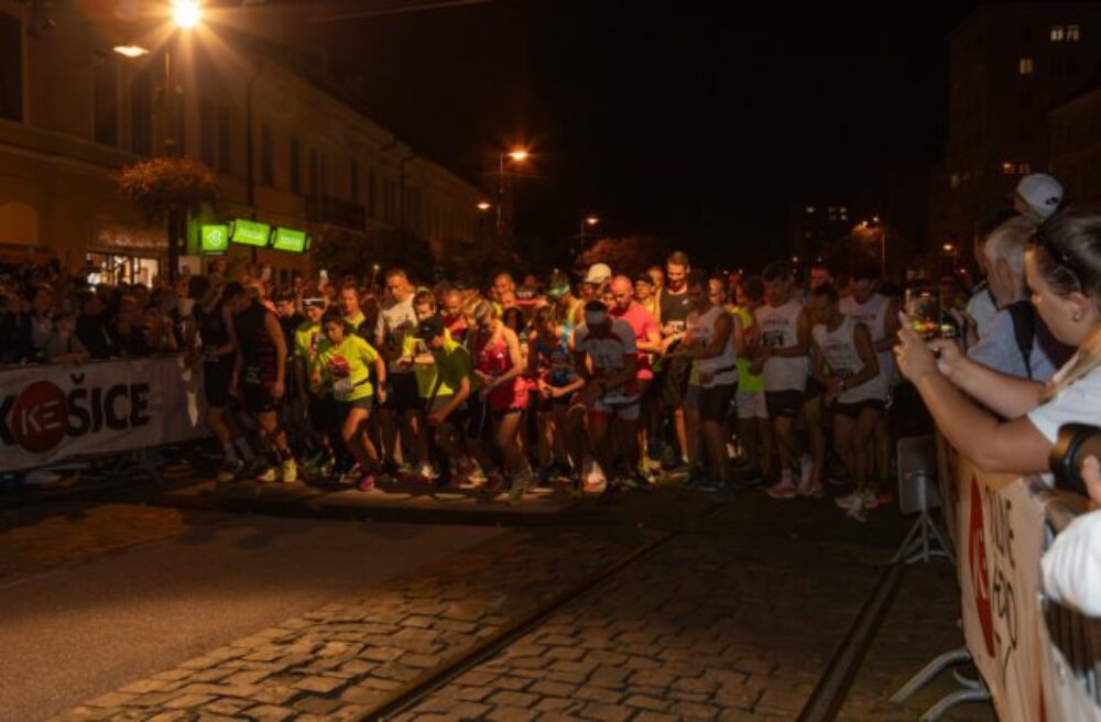 Jubilejný desiaty ročník podujatia Košice Night Run prilákal až dve tisícky bežcov