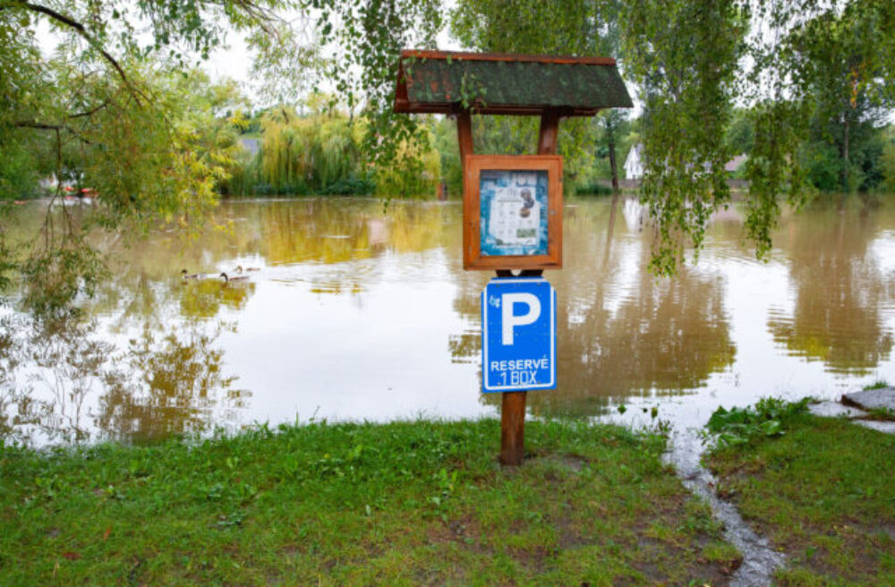 Povodňové škody v Devínskej Novej Vsi sa budú počítať v stovkách miliónov eur (foto)