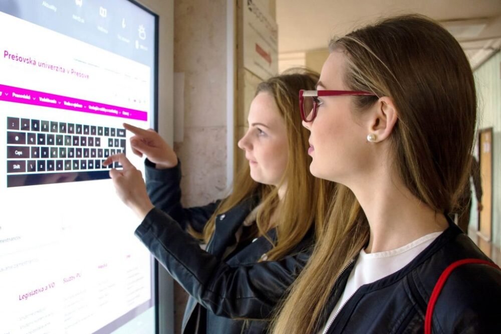 NA PREŠOVSKEJ UNIVERZITE ELEKTRONICKY SPRÍSTUPNIA PUBLIKÁCIE