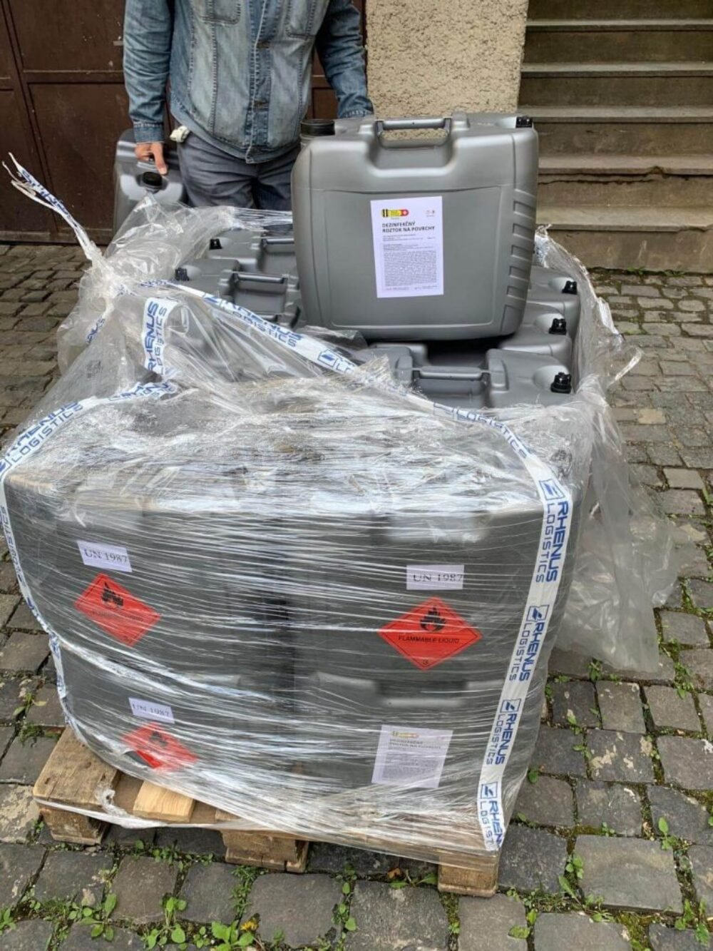 DEZINFEKCIU ROZDELIA ZARIADENIAM PRE SENIOROV, PRE NEMOCNICU AJ ÚRAD