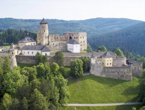 Na Ľubovnianskom hrade zrekonštruujú hradbu aj nádvorie