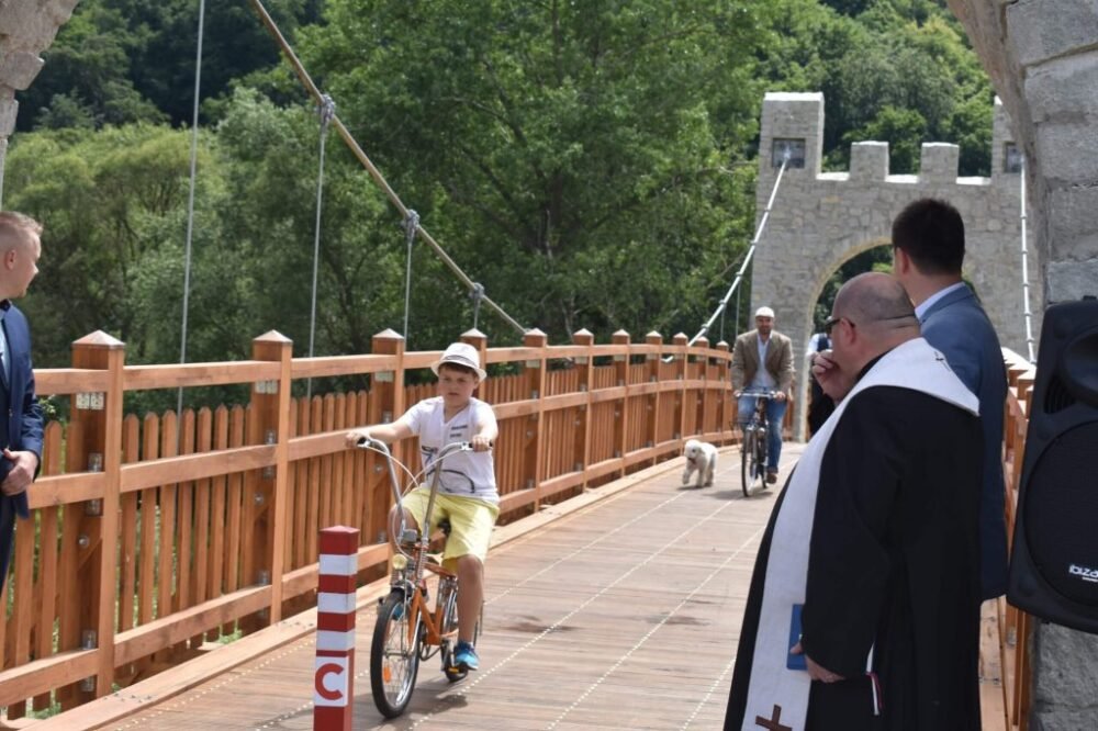 Požehnali historizujúci most na cyklotrase