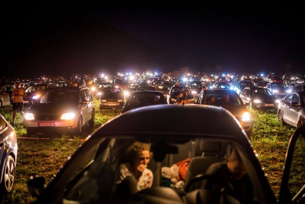 Letný večer s atmosférou ako vo vinici môžete zažiť aj v AUTOkine pod Hradom Šariš