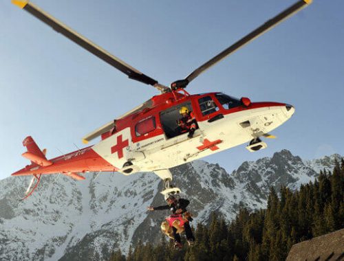 Záchranársky vrtuľník pomáhal šiestim turistom