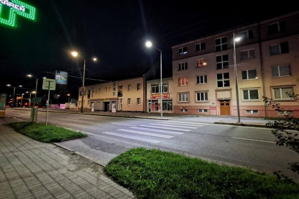 Na Levočskej ulici sú priechody pre chodcov prisvetlené ledkami