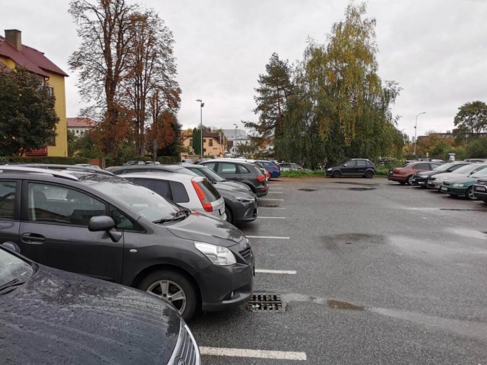 Od januára 2021 sa bude platiť parkovné aj v širšom centre mesta