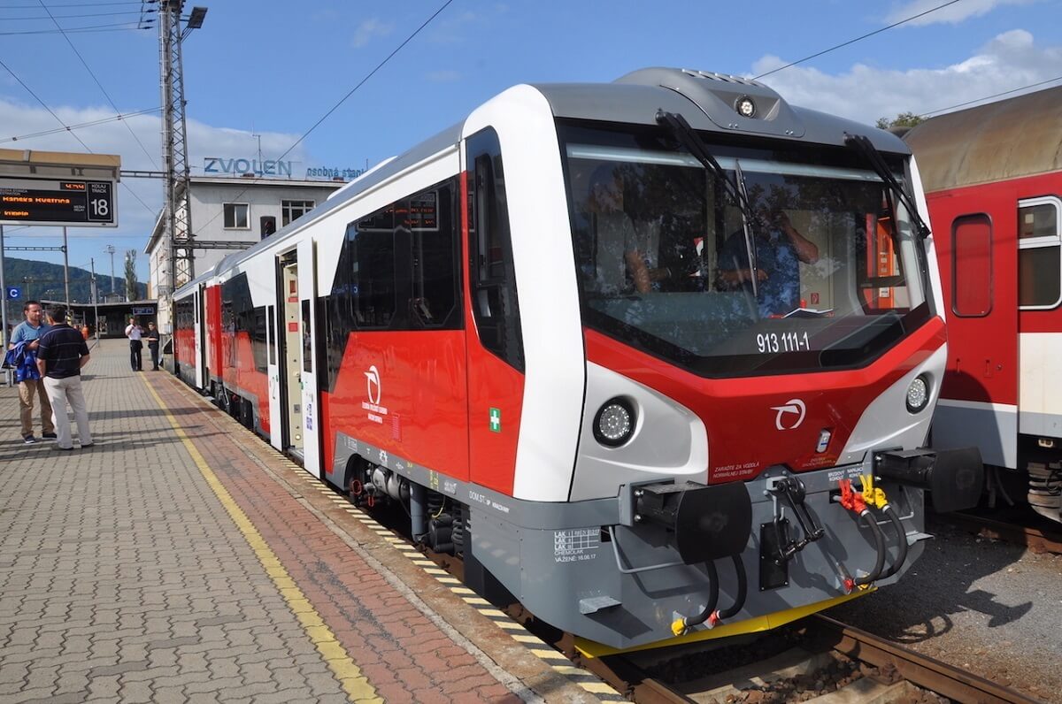 Stanovisko ZSSK k medializovaným nepravdám o  „sťahovaní všetkých moderných vlakov z východu preč“ a zníženiu kvality cestovania v Tatrách