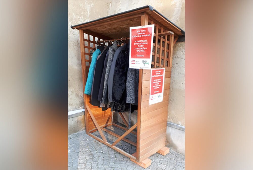 Vešiak pomoci v Prešove opäť prinesie teplo ľuďom bez domova