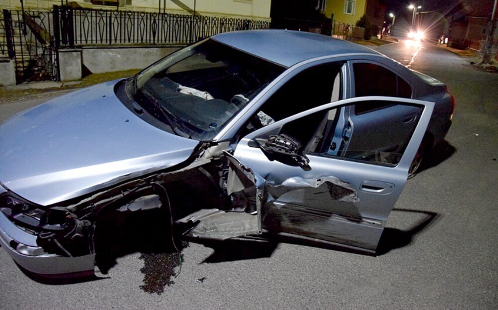 Na križovatke vo Vranove zaspal za volantom