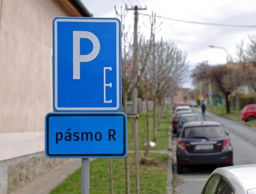 Od mája začne platiť nový cenník parkovania v modrom pásme R