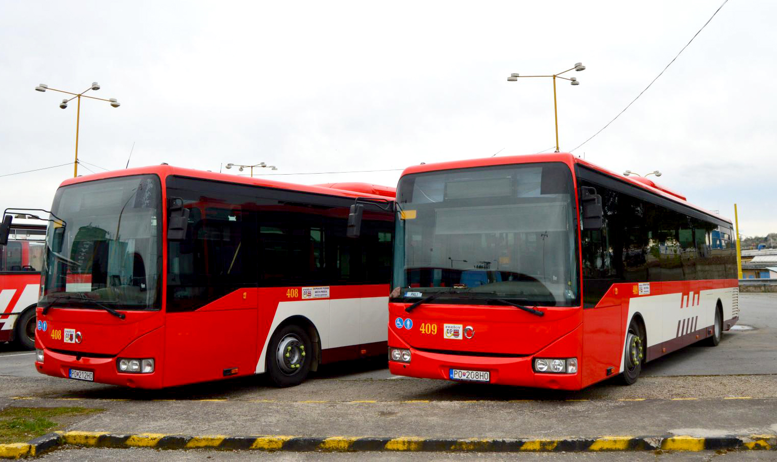 Prenajaté autobusy sú už vo vlastníctve mesta, jazdia v domácich farbách