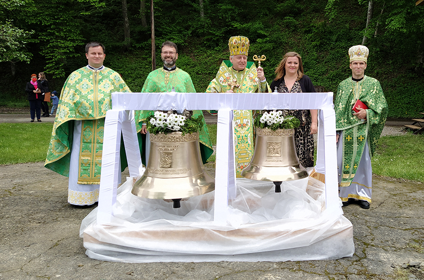 Arcibiskup Ján Babjak posvätil dva nové zvony v Zubnom