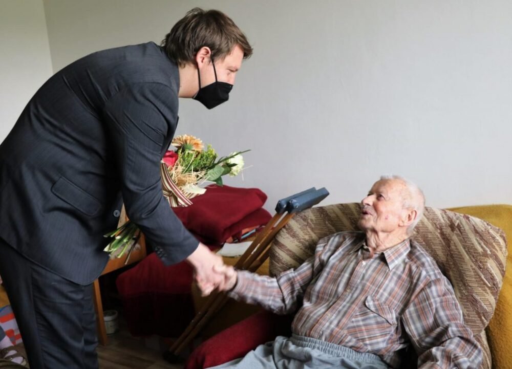 Človek má sviatok každý deň, hovorí storočný Imrich Jusko