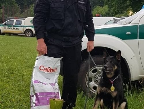 Esta a jej psovod Jaro sú spolu aj na policajnom dôchodku