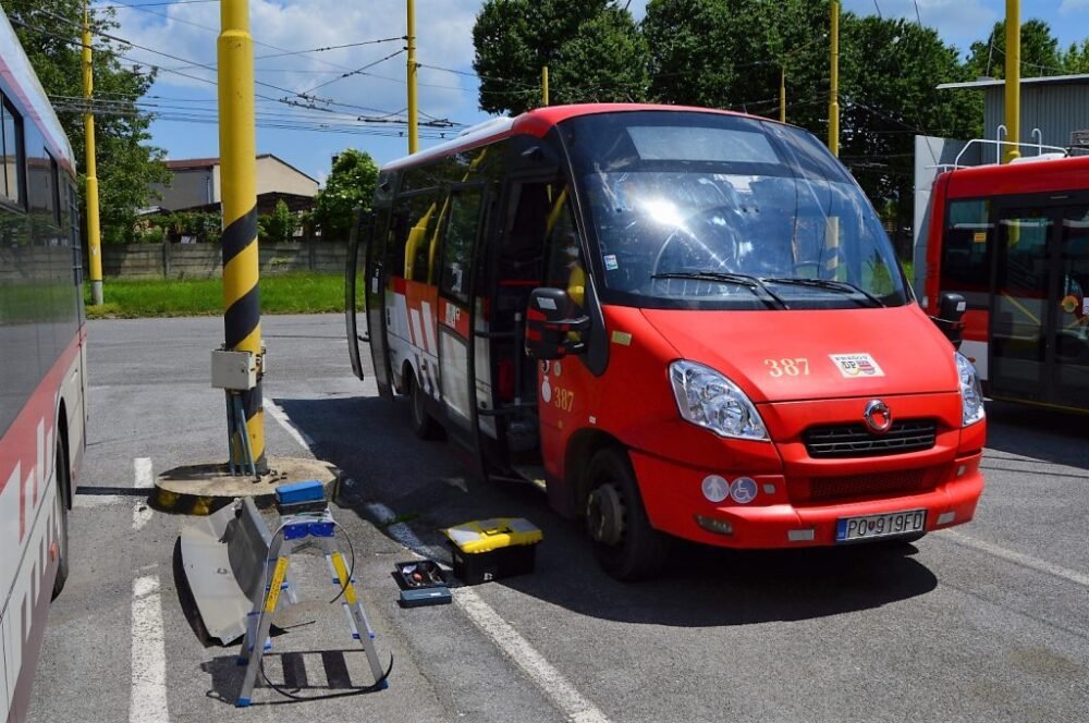 Preferencia MHD na križovatkách sa postupne stáva realitou
