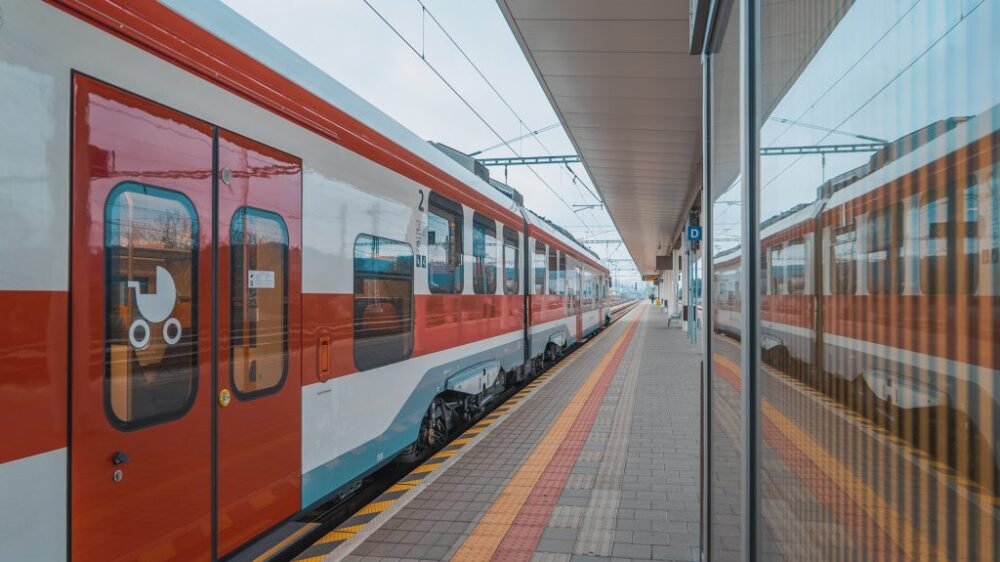Zmena času a posilové vlaky na „dušičky“