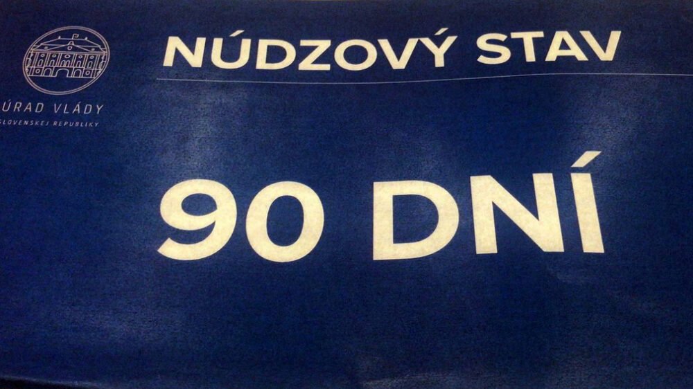 Od dnešného dňa platí núdzový stav a zákaz vychádzania