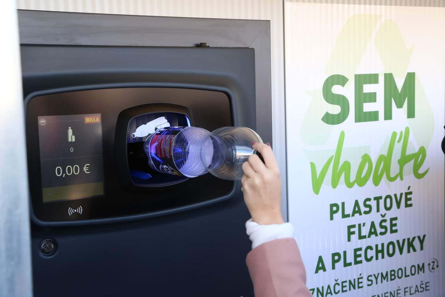 Slovensko zálohuje – Zálohový systém na plastové fľaše a plechovky bol úspešne spustený