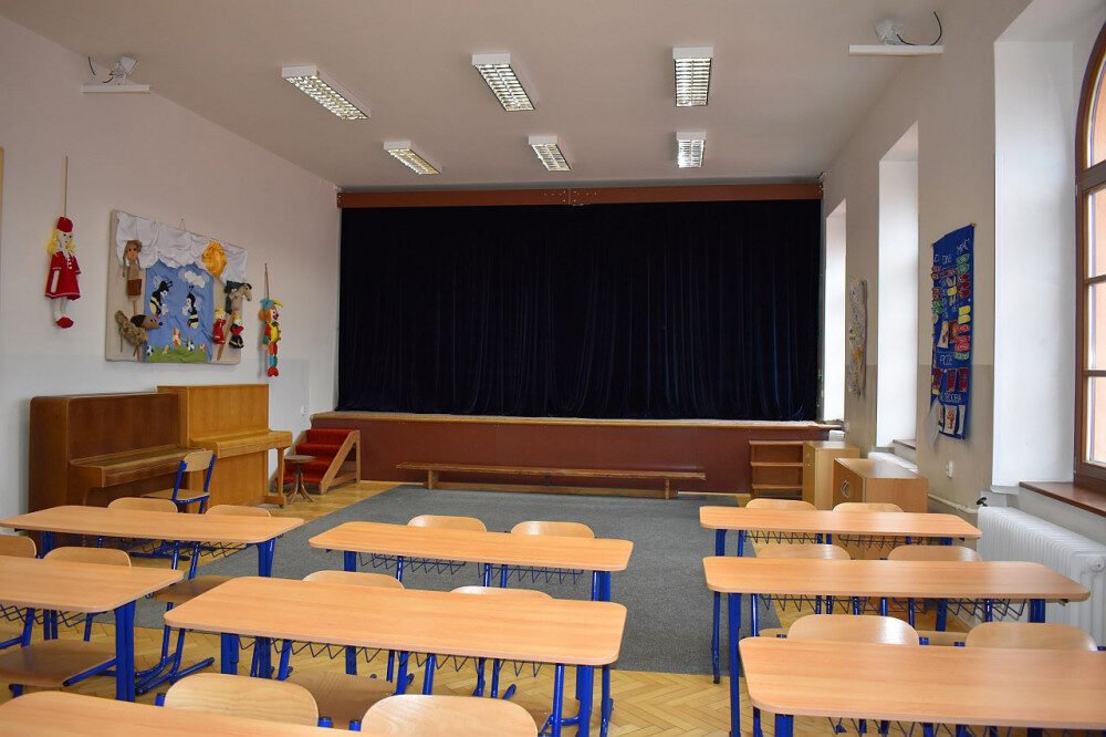 V školách vzniknú nové oddychové zóny aj v pivnici či na schodisku