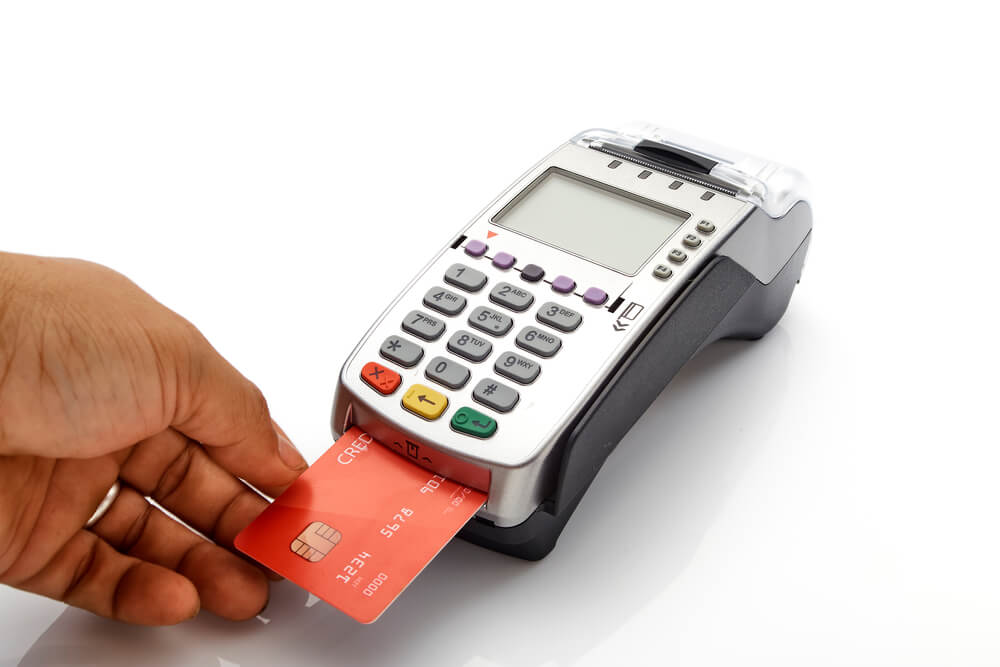 Kontrolóri preveria používanie registračných pokladníc
