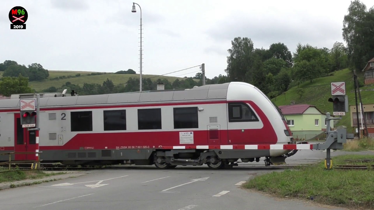 V obci Vaniškovce sa zrazil vlak s dodávkou