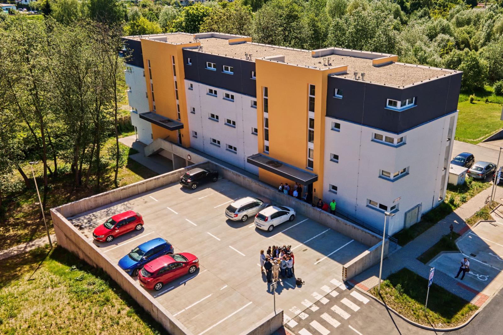 Prvé rodiny sa už môžu sťahovať do nových nájomných bytov na Bajkalskej ulici
