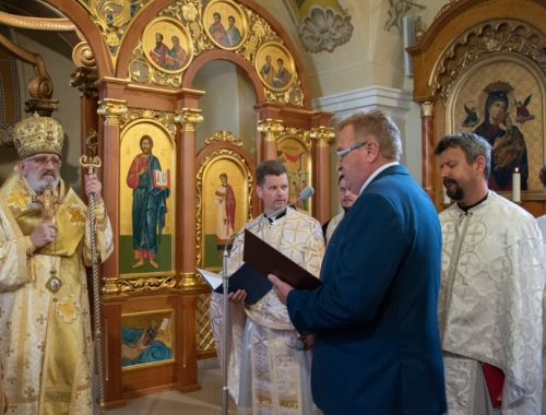 V dvestoročnom chráme v Rudlove posvätil vladyka Peter Rusnák nový ikonostas