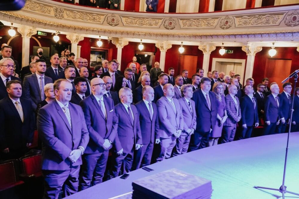<strong>Krajskí poslanci zložili slávnostný sľub</strong>
