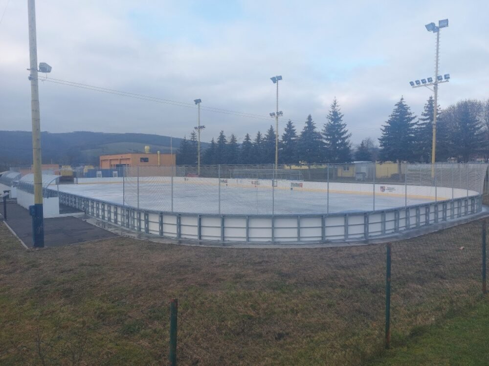 SP-zimak1-8.12. <strong>V Stropkove otvorili zrekonštruovaný zimný štadión</strong>