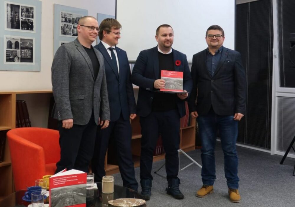 Predstavili knihu o frontových a lazaretných vojnových cintorínoch z prvej svetovej vojny